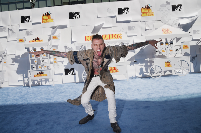 Illustration for article titled Lots of Leg and Lots of Dads at the MTV Movie AwardsÂ